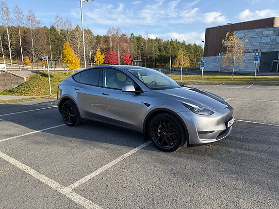 Tesla Model Y 5 of 22