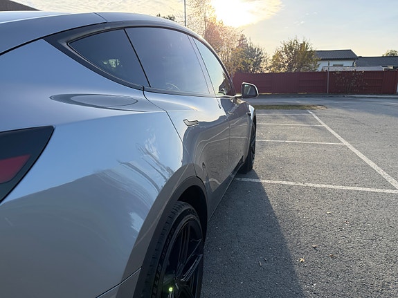 Tesla Model Y 13 of 22