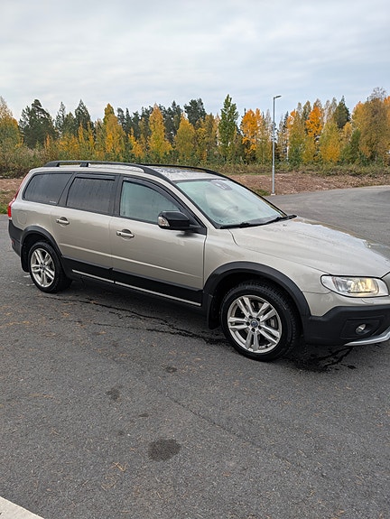 Volvo XC70 3 of 9