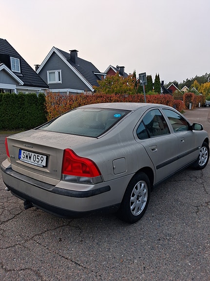 Volvo S60 2 of 6