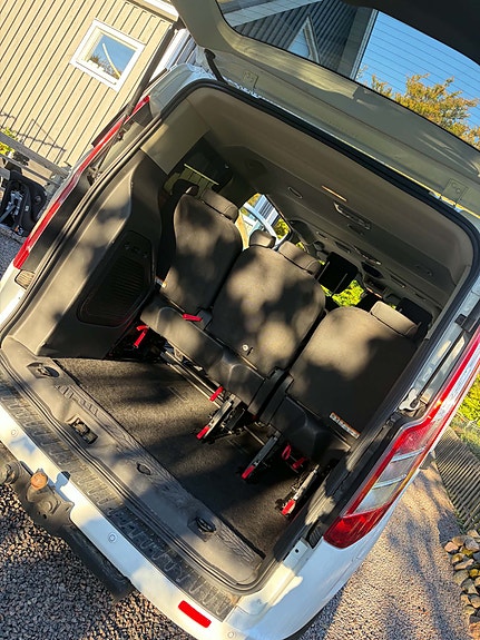Ford Tourneo Custom 15 of 16