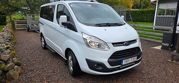 Ford Tourneo Custom 2 of 16