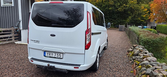Ford Tourneo Custom 3 of 16