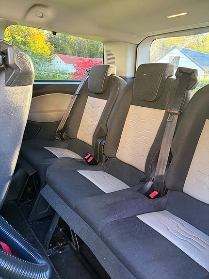 Ford Tourneo Custom 11 of 16