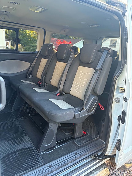 Ford Tourneo Custom 14 of 16