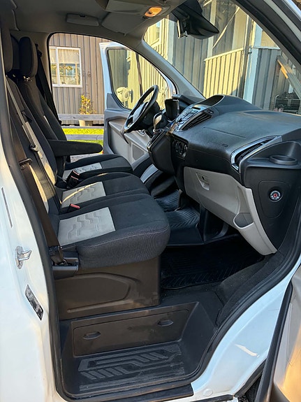 Ford Tourneo Custom 12 of 16