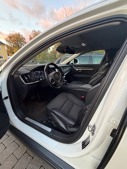 Volvo V90 Cross Country 7 of 15