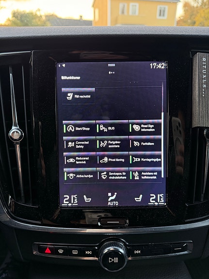 Volvo V90 Cross Country 11 of 15