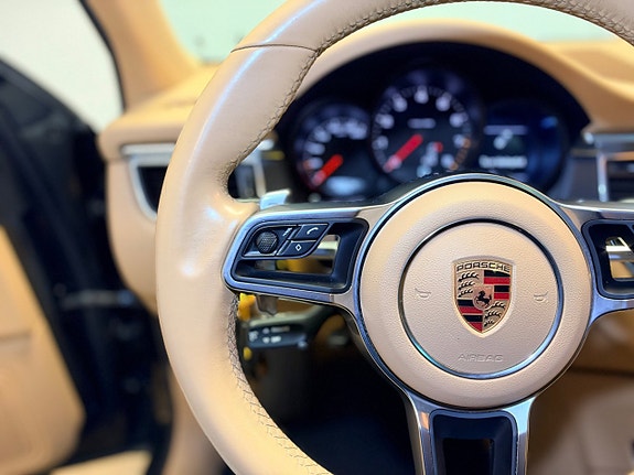 Porsche Macan 9 of 24