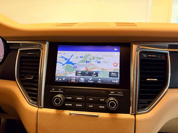 Porsche Macan 14 of 24