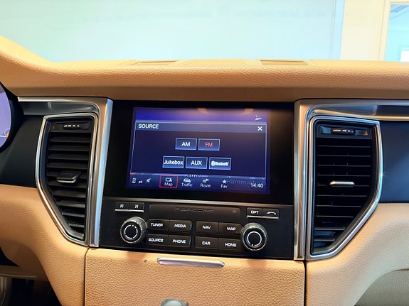 Porsche Macan 16 of 24