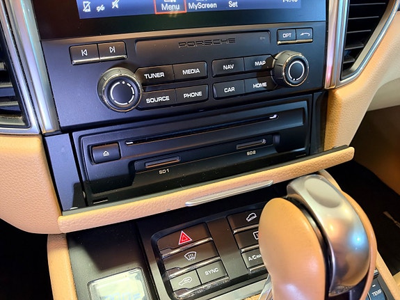 Porsche Macan 17 of 24
