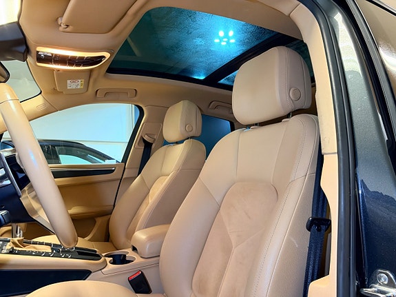 Porsche Macan 5 of 24
