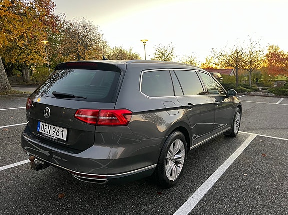 Volkswagen Passat 3 of 14