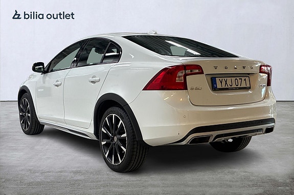 Volvo S60 Cross Country 8 of 27