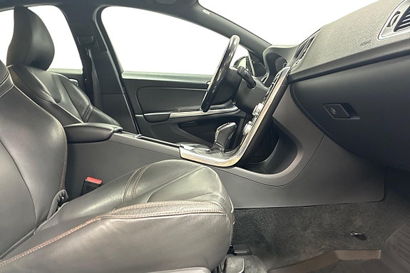 Volvo S60 Cross Country 15 of 27