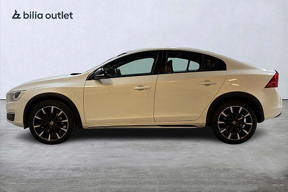 Volvo S60 Cross Country 9 of 27