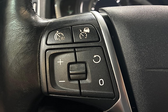 Volvo S60 Cross Country 21 of 27