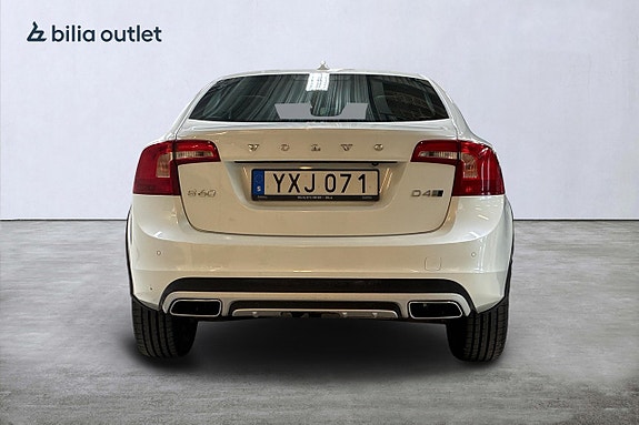 Volvo S60 Cross Country 7 of 27