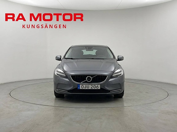 Volvo V40 8 of 23