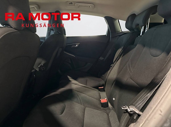 Volvo V40 12 of 23