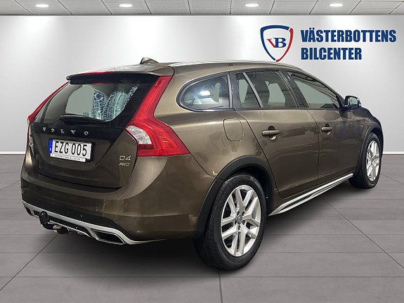 Volvo V60 Cross Country 3 of 10