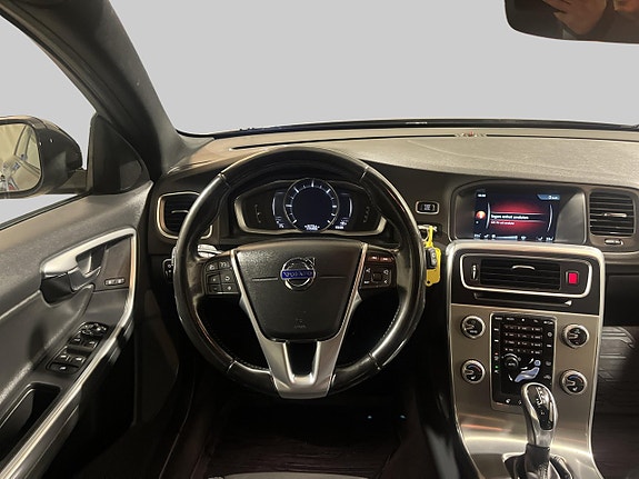 Volvo V60 Cross Country 7 of 10