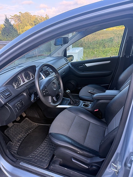 Mercedes-Benz B170 8 of 9