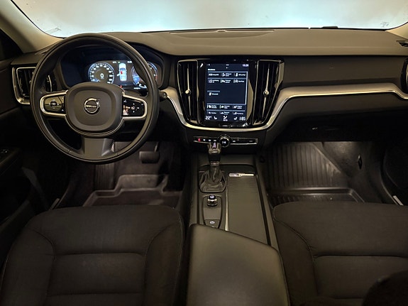 Volvo V60 Cross Country 7 of 15