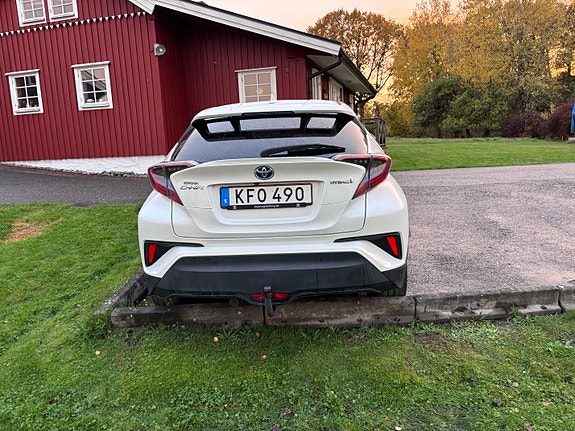 Toyota C-HR 4 of 7