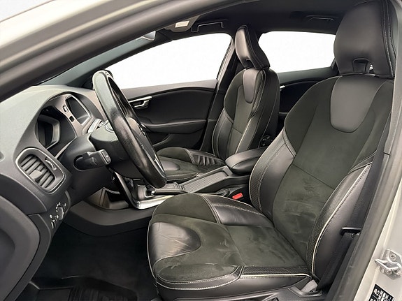 Volvo V40 12 of 29