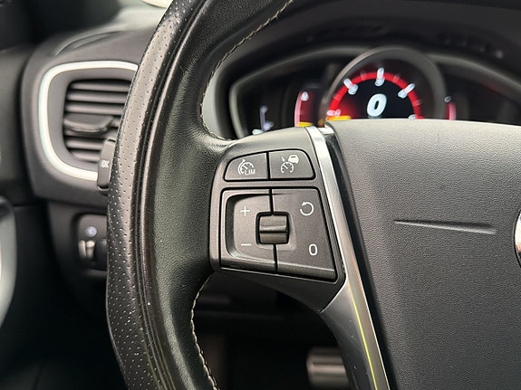 Volvo V40 19 of 29
