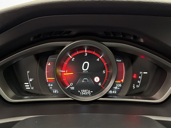 Volvo V40 17 of 29