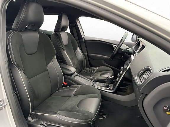 Volvo V40 13 of 29