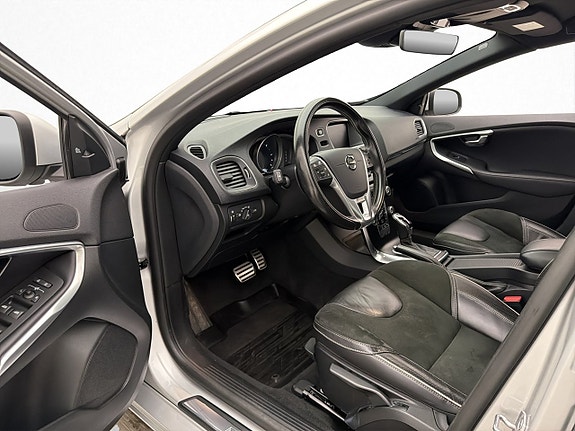 Volvo V40 11 of 29