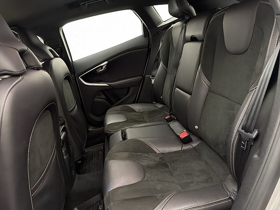 Volvo V40 14 of 29