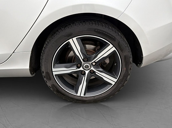Volvo V40 27 of 29