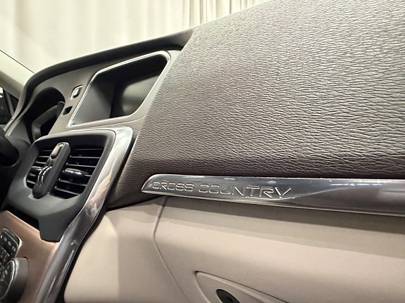 Volvo V40 Cross Country 16 of 25