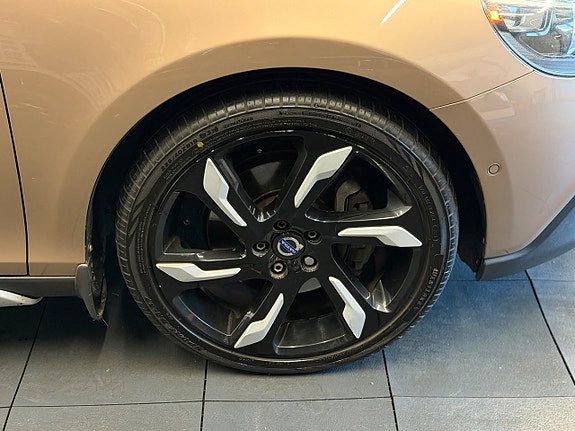 Volvo V40 Cross Country 18 of 25