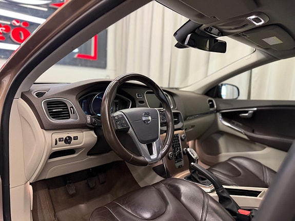 Volvo V40 Cross Country 6 of 25