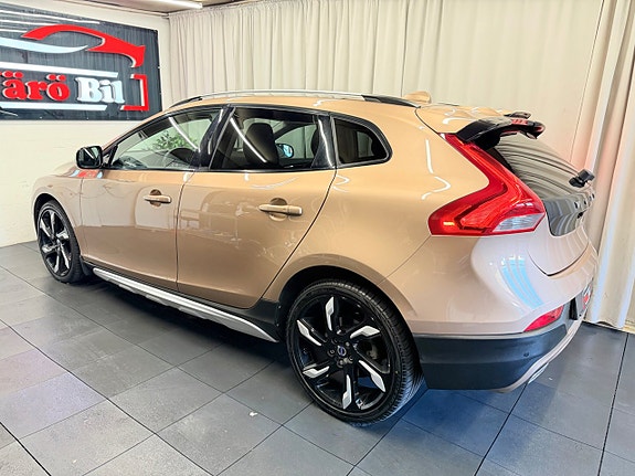 Volvo V40 Cross Country 3 of 25