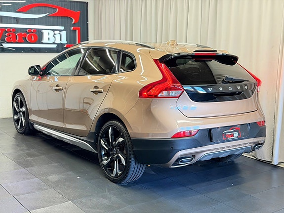 Volvo V40 Cross Country 2 of 25