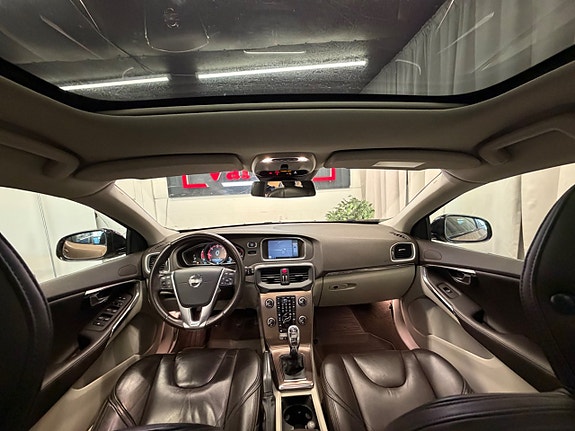 Volvo V40 Cross Country 21 of 25