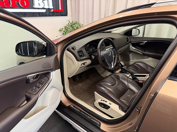 Volvo V40 Cross Country 7 of 25
