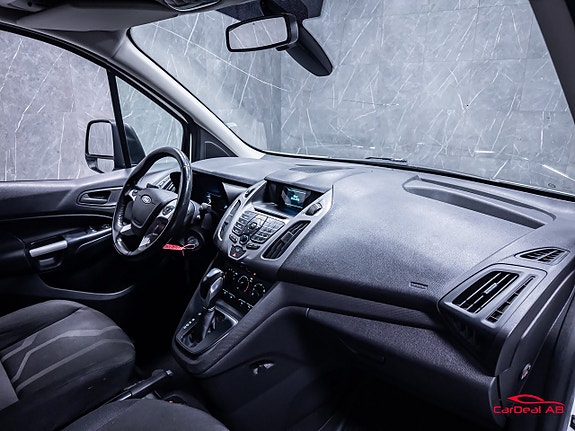 Ford Transit Connect 13 of 28