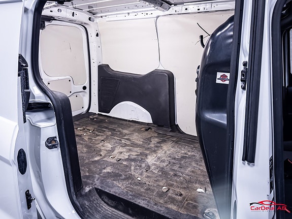 Ford Transit Connect 16 of 28