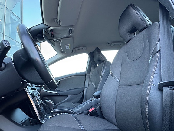 Volvo V40 Cross Country 4 of 17