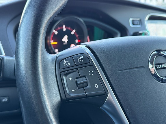 Volvo V40 Cross Country 11 of 17