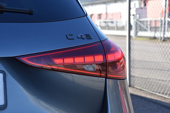 Mercedes-Benz C43 8 of 30