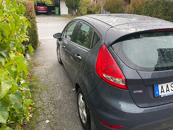 Ford Fiesta 2 of 9